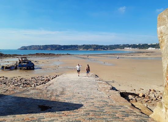 jersey/la-corbiere-lighthouse/restaurant/old-smugglers-inn