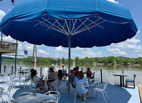 west-virginia/huntington/restaurant/schooner-s-waterfront-grille
