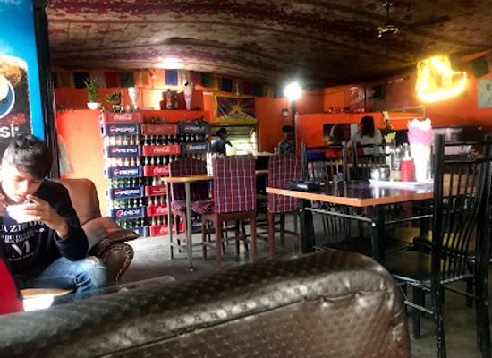 nepal/pokhara/gupteshwor-cave/restaurant/dragon-tibetan-momo-restaurant
