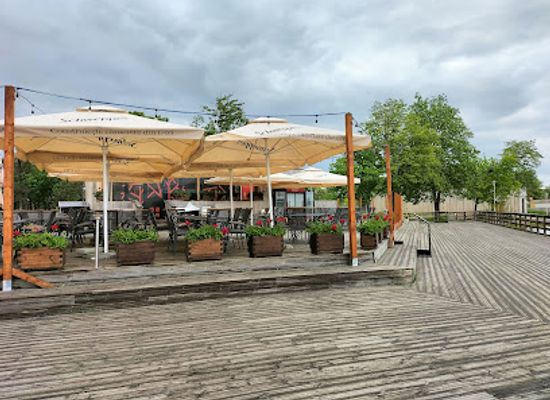 romania/bacau/restaurant/lake-house-island-edition
