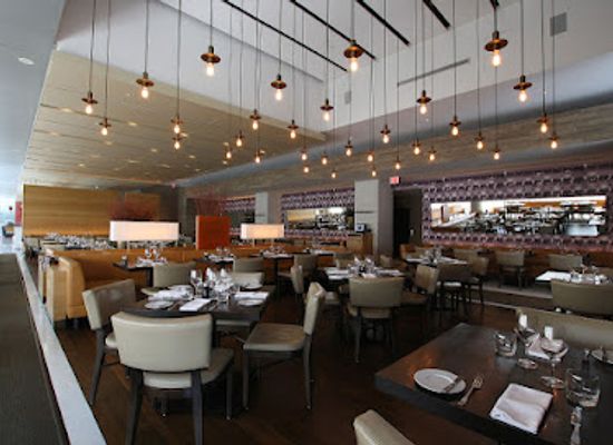 canada/toronto/restaurant/luma