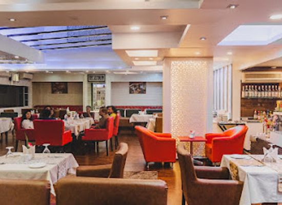 india/kashmir-valley/restaurant/7c-s-cafe-n-fine-dine