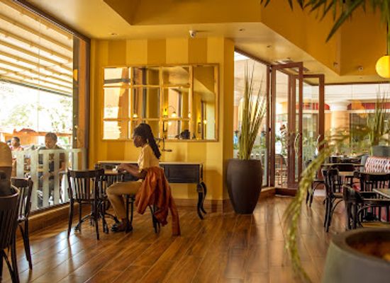 uganda/elgon/restaurant/cafesserie-acacia-mall