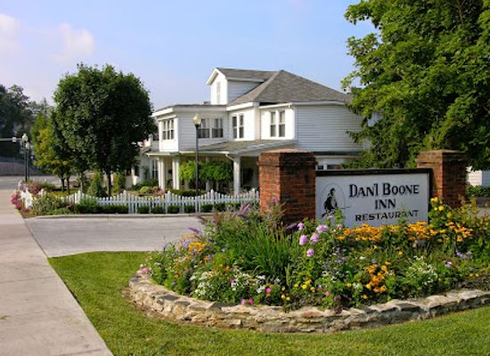 north-carolina/yadkin-valley/restaurant/dan-l-boone-inn