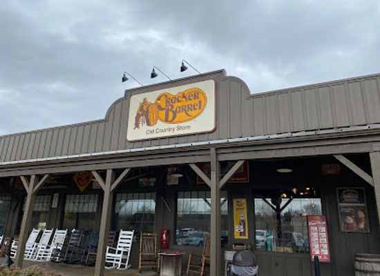 mississippi/vicksburg/restaurant/cracker-barrel-old-country-store