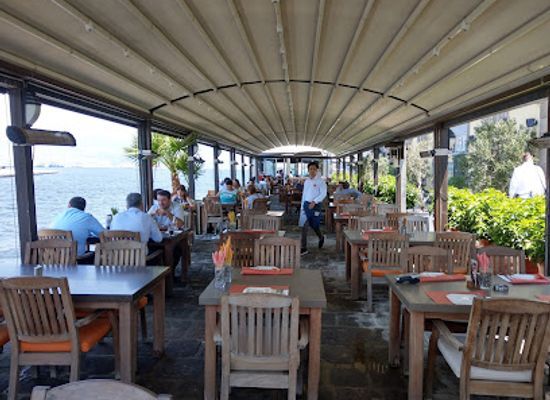 turkiye/izmir/restaurant/yuzde-yuz-more-konak-pier
