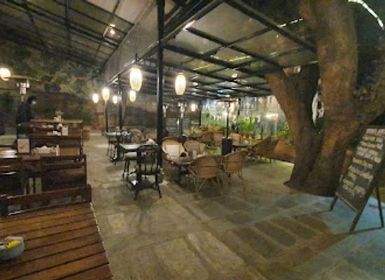 nepal/patan/golden-temple-kwa-bahal/restaurant/the-yellow-house