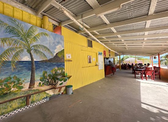 antigua-and-barbuda/half-moon-bay/restaurant/smiling-harry-s-thirst-quencher