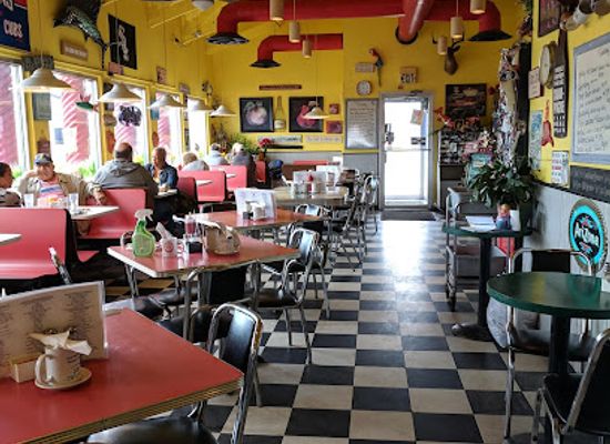 indiana/the-lakes-region/restaurant/great-lakes-cafe