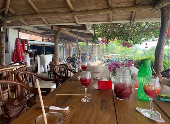 el-salvador/highlands/restaurant/el-mirador-de-la-giralda-live-music-restaurant-events-cabin-birdwatching-nature-reserve
