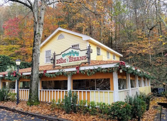 tennessee/pigeon-forge/restaurant/granny-ogle-s-ham-n-beans