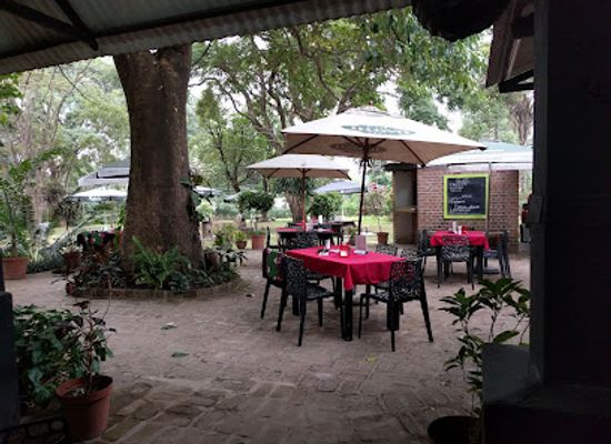 malawi/viphya-mountains/restaurant/la-caverna