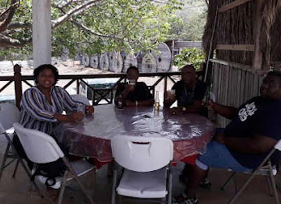 curacao/playa-santa-cruz/restaurant/e-kunuku-bieu