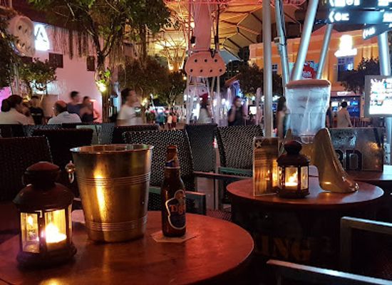 singapore/clarke-quay/restaurant/wings-bar-grill