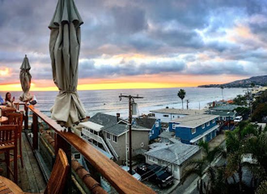 california/laguna-beach/restaurant/rooftop-lounge