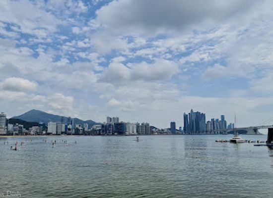 south-korea/yeongnam-region/restaurant/moms-touch-gwangan-beach