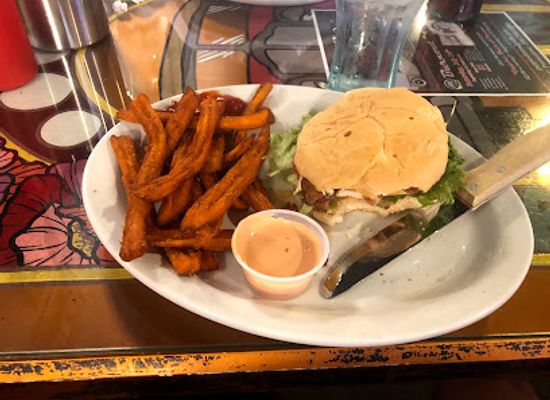idaho/lost-river-valley/restaurant/guppies-hot-rod-grille-2-0