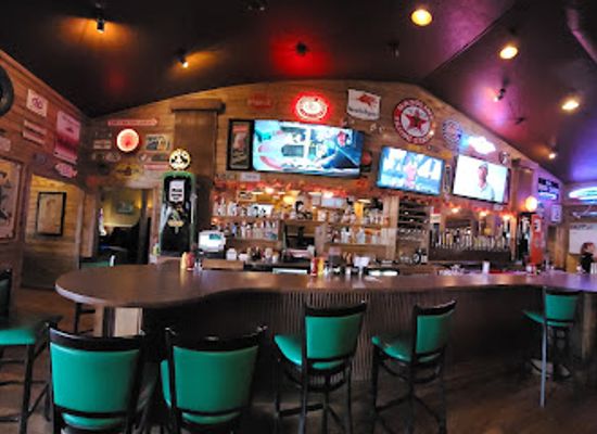montana/rocky-mountain-front/restaurant/sparky-s-garage-dillon