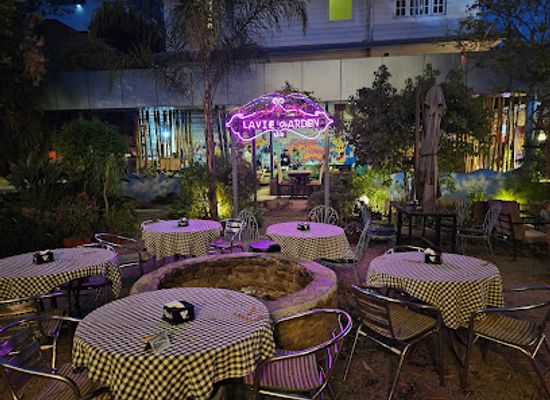 nepal/kathmandu-valley/restaurant/lavie-garden