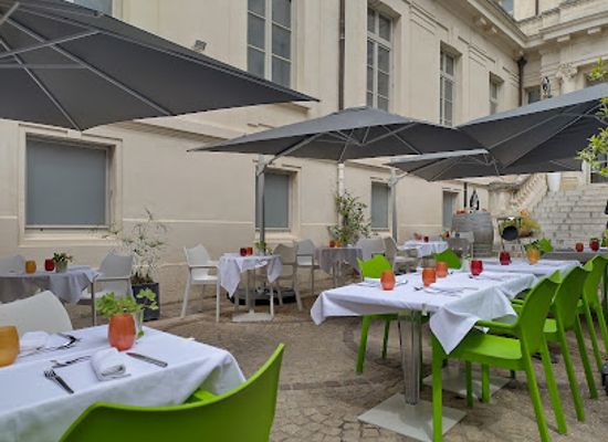 france/avignon/pont-saint-benezet/restaurant/le-carre-du-palais