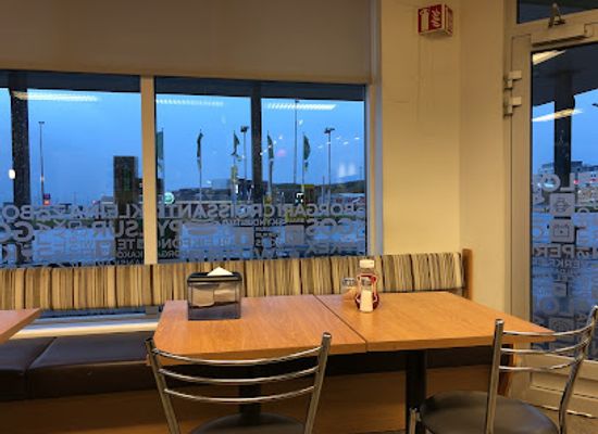 iceland/borgarnes/restaurant/olis
