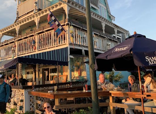massachusetts/martha-s-vineyard/restaurant/lobsterville-bar-grille