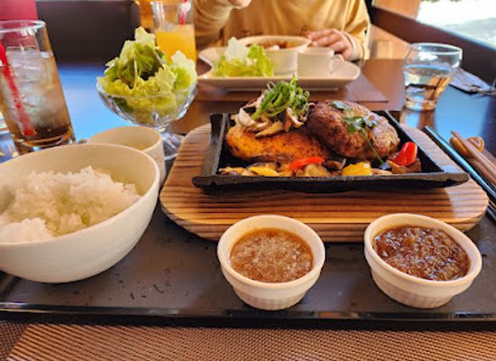 japan/awa/restaurant/cafe-restaurant-saka