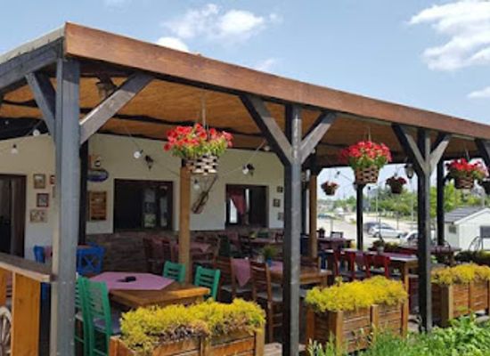 serbia/bor/restaurant/rakija-and-meze