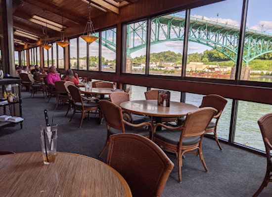 tennessee/duck-river-valley/restaurant/calhoun-s-on-the-river