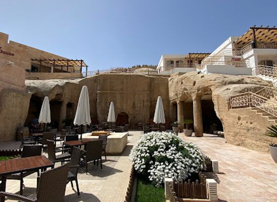 jordan/ma-an-plateau/restaurant/the-cave-bar