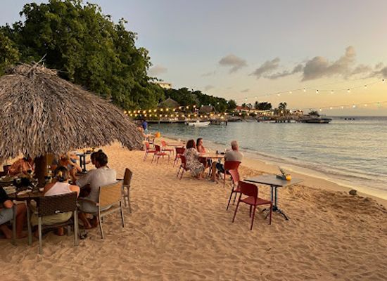 curacao/sint-michiel/restaurant/tomatoes-pizza-curacao