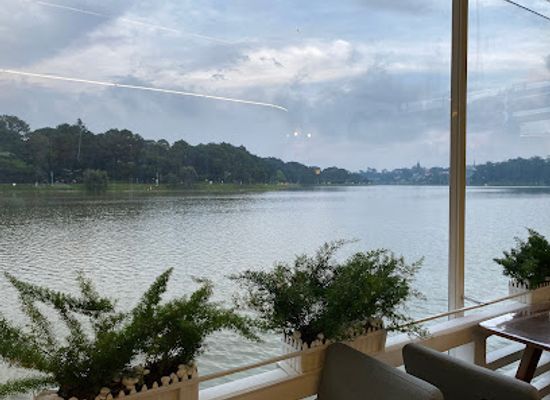 vietnam/dalat/xuan-huong-lake/restaurant/nha-hang-thuy-ta