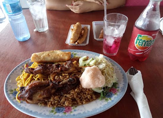 suriname/commewijne-district/restaurant/warung-mar