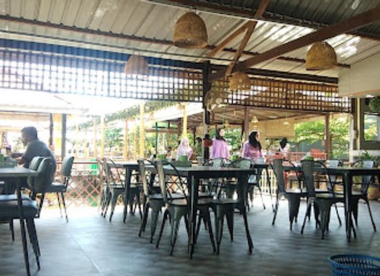 indonesia/south-sulawesi/restaurant/lesehan-la-bugis