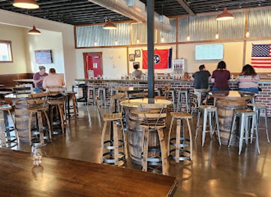 tennessee/clarksville/restaurant/old-glory-distilling-co