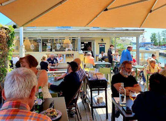 sweden/sodermanland/restaurant/tva-sma-svin-trosa-bnb