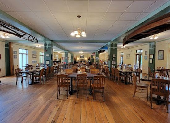 indiana/pokagon-state-park/restaurant/historic-dining-at-potawatomi-inn