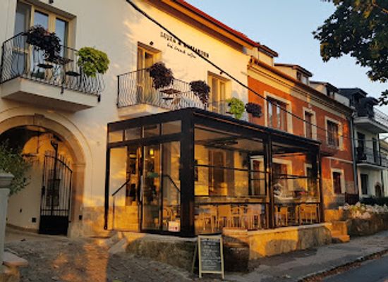 hungary/vac/restaurant/lujza-koriander-bed-brunch-coffee