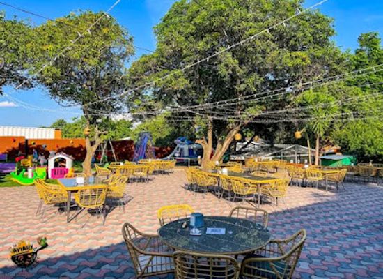 zambia/eastern-province/restaurant/the-aviary-lounge