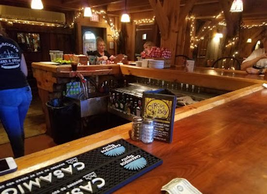 new-hampshire/carroll-county/restaurant/ellacoya-barn-grille