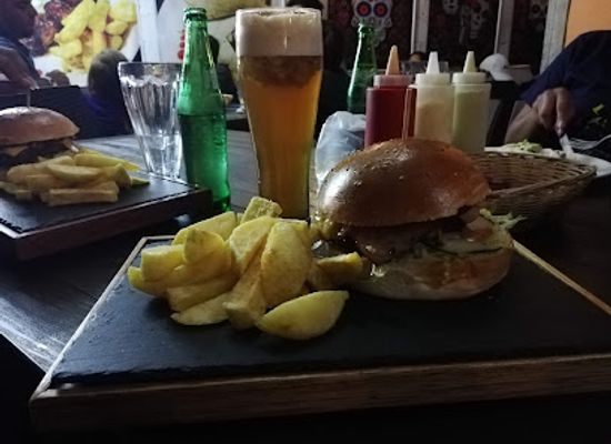 ecuador/puerto-ayora/restaurant/la-paz