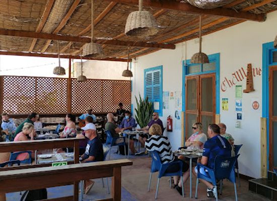 cabo-verde/praia-do-curral-velho/restaurant/snack-bar-restaurante-chamine