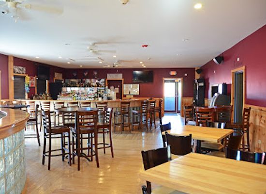 illinois/driftless-area/restaurant/uprooted-restaurant-and-bar