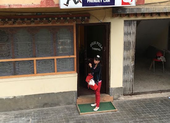 bhutan/thimphu/restaurant/druk-pizza
