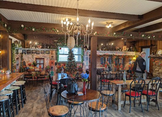indiana/yellowwood-state-forest/restaurant/ooeygooey-cinnamon-rolls-and-cafe