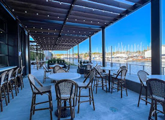 wisconsin/milwaukee/bay-view/restaurant/the-bridgewater-modern-grill