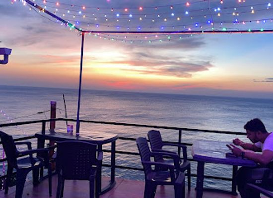 india/varkala/restaurant/cinnamon-we-ve-got-what-you-love-vibrant-cafe-with-a-menu-of-mixed-cuisine-a-bar-offering-views-over-the-ocean