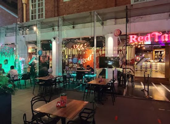 singapore/clarke-quay/restaurant/redtail-bar-by-zouk