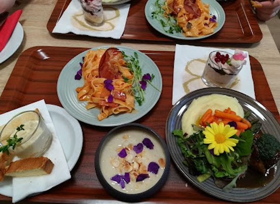 hungary/debrecen/restaurant/cseko-cafe