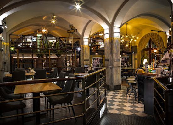 poland/wroclaw/ostrow-tumski/restaurant/pod-papugami-restaurant-cocktail-bar